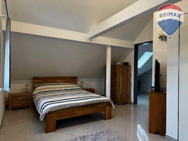 Einfamilienhaus Höhr-Grenzhausen Grenzhausen - 9 Zimmer, 225 m&sup2;, 459.000&euro; | Angebot:25664423