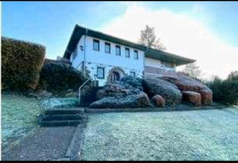 Mehrgenerationenhaus mit Garten und Blick auf Diez