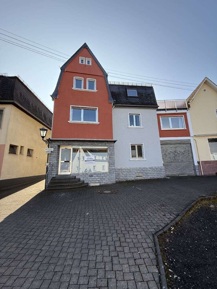 Haus zum Kaufen in Arzbach 199.000 € 214.2 m²