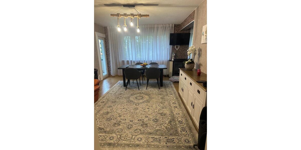 Zentral gelegene, gepflegte 4-Zimmer-Etagenwohnung mit Balkon 4 zimmer