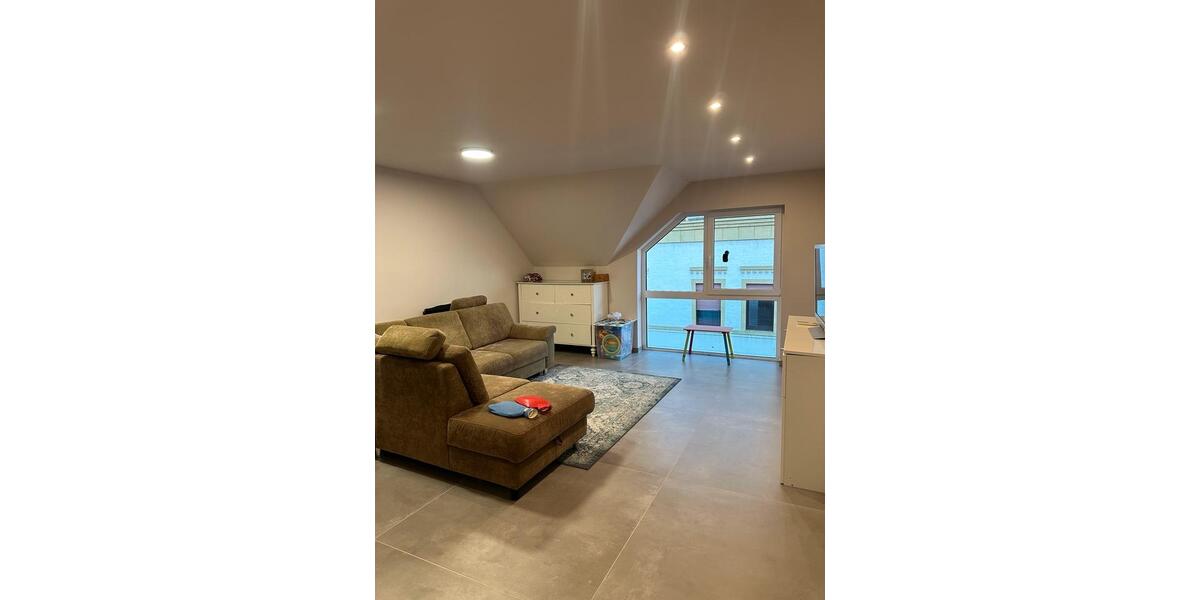 Dachgeschoßwohnung Urmitz - 3 Zimmer, 65 m&sup2;, 250.000&euro; | Angebot:25087116