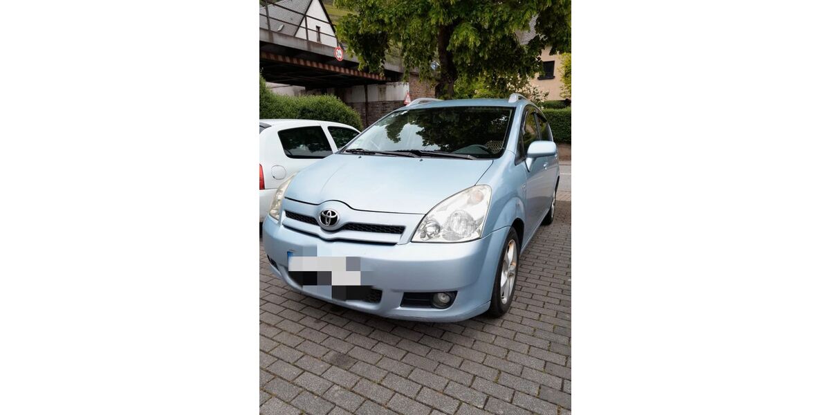 Toyota Corolla Verso 418.000 km 2.345 &euro; Treis-Karden 56253