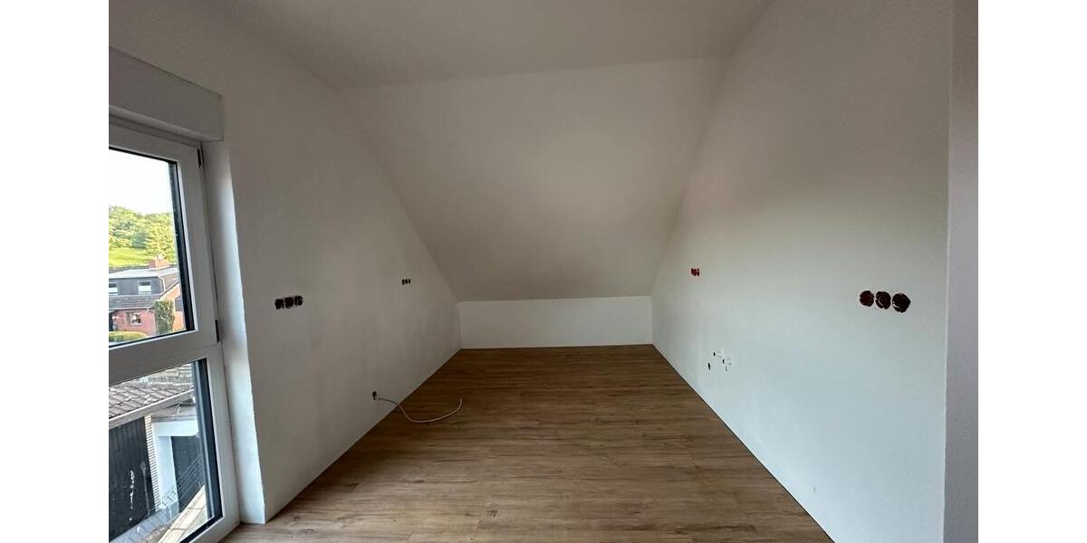 Dachgeschoßwohnung Brey - 3 Zimmer, 80 m&sup2;, 1.100&euro; | Angebot:26693598