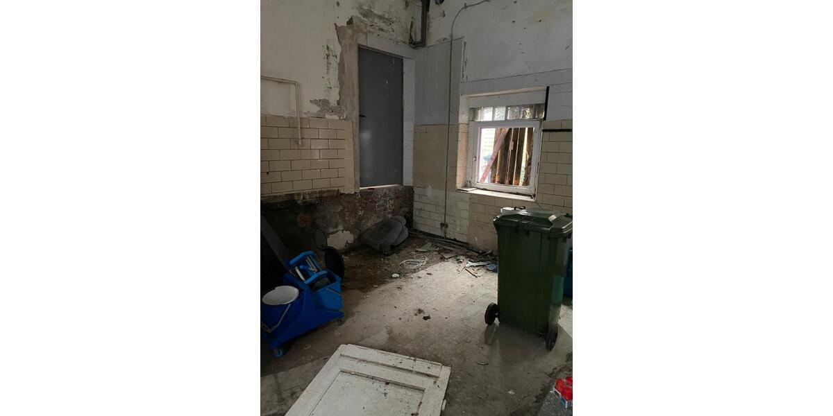 Zwei sanierungsbedürftige Häuser mit Entwicklungspotenzial 6 zimmer