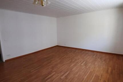 Helle modernisierte Wohnung mit großem Balkon