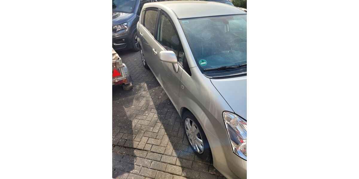 Toyota Corolla Verso 139.280 km 4.500 &euro; Nastätten 56355