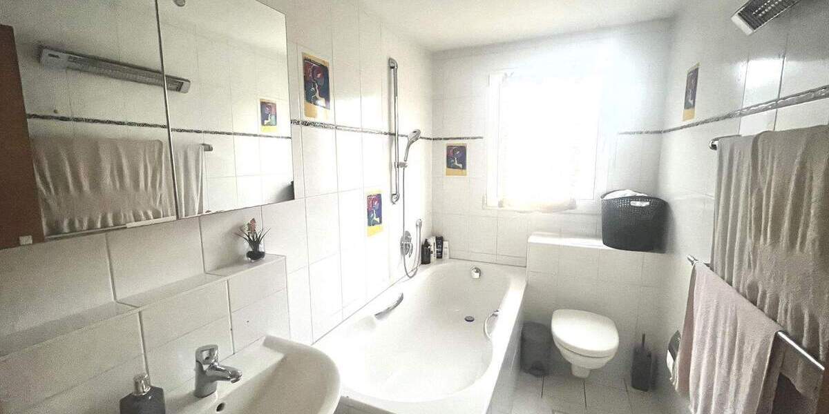 Große Dachgeschosswohnung über den Dächern von Güls. 3 zimmer