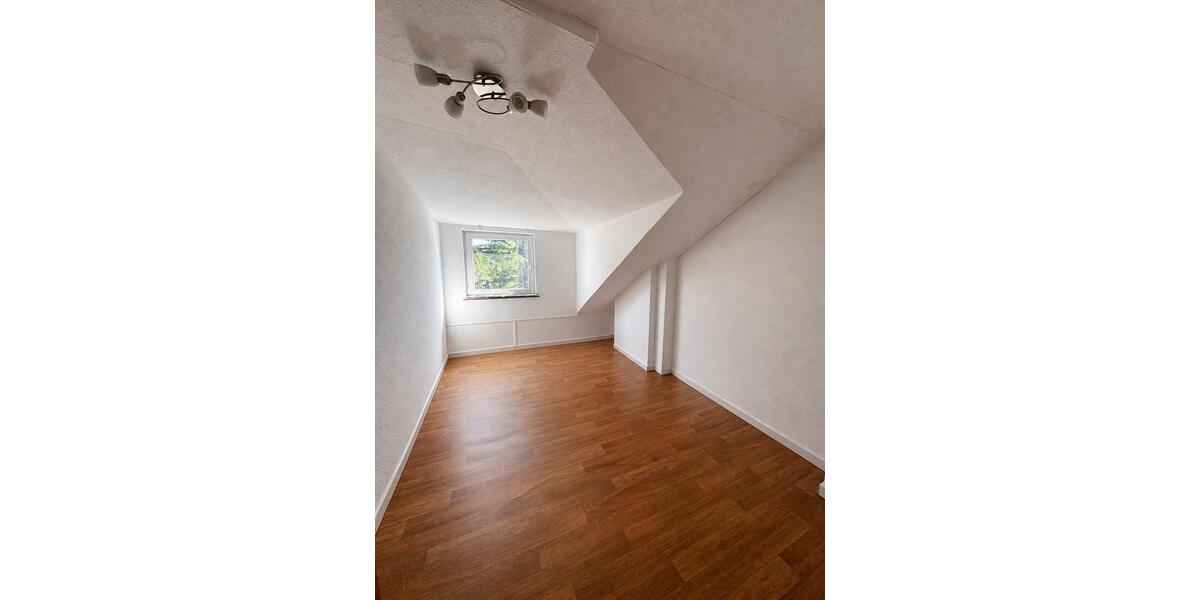 Dachgeschoßwohnung Neuwied - 6 Zimmer, 150 m&sup2;, 1.300&euro; | Angebot:26412451
