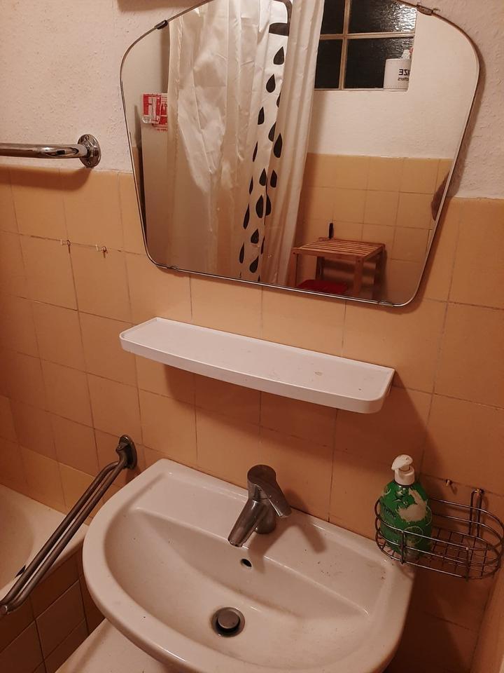 ein möbliertes Zimmer in der Nähe des Lohr-Zentrums in Koblenz