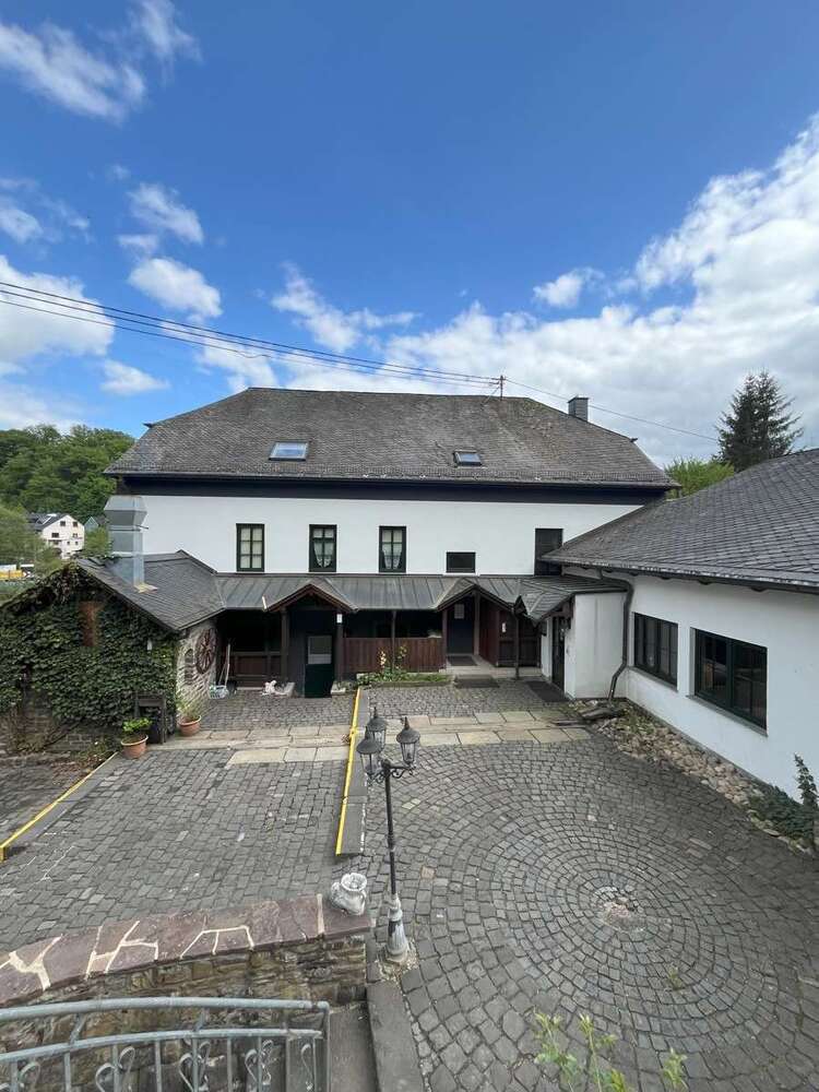 Haus zum Kaufen in Arzbach 745.000 € 550 m²