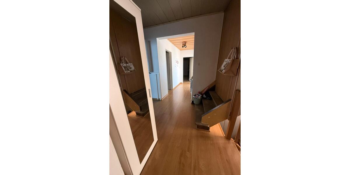 Reihenhaus Gückingen - 7 Zimmer, 180 m&sup2;, 280.000&euro; | Angebot:27066463