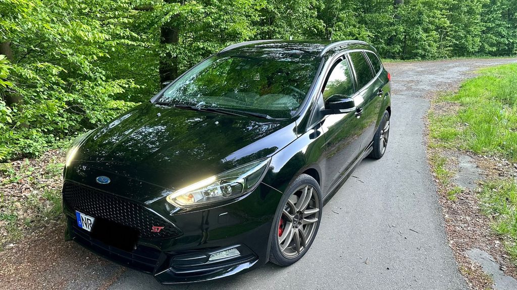 Ford Focus 98.000 km 15.300 &euro; Hausen 53547