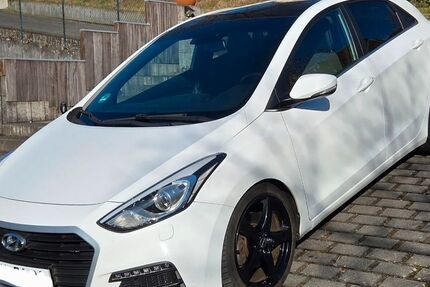 Hyundai i30 127.000 km 9.900 &euro; Kadenbach 56337