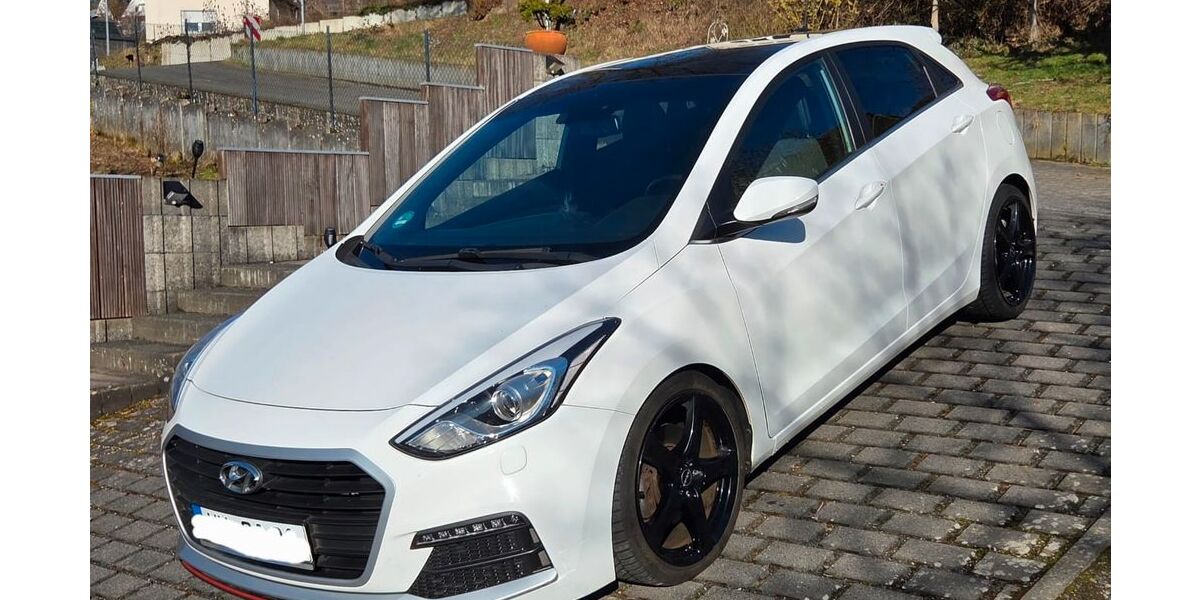 Hyundai i30 127.000 km 9.900 &euro; Kadenbach 56337