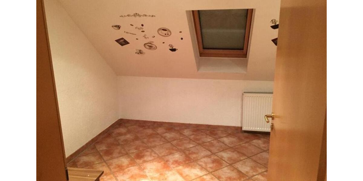 Dachgeschoßwohnung Wirges - 4 Zimmer, 98 m&sup2;, 1.300&euro; | Angebot:26602585