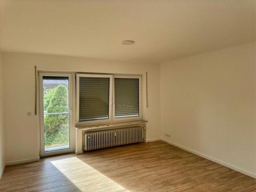 Stilvolle 4-Zimmer-Mietwohnung mit Balkon und Garage – frisch modernisiert zimmer