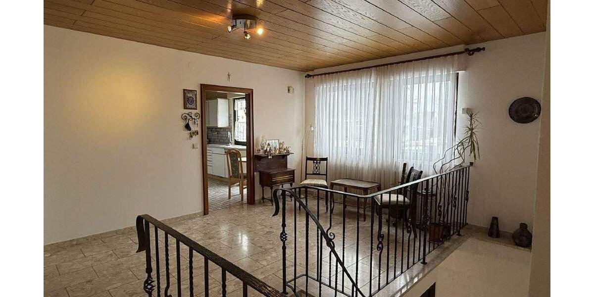 Einfamilienhaus Montabaur - 7 Zimmer, 215 m&sup2;, 550.000&euro; | Angebot:25708358