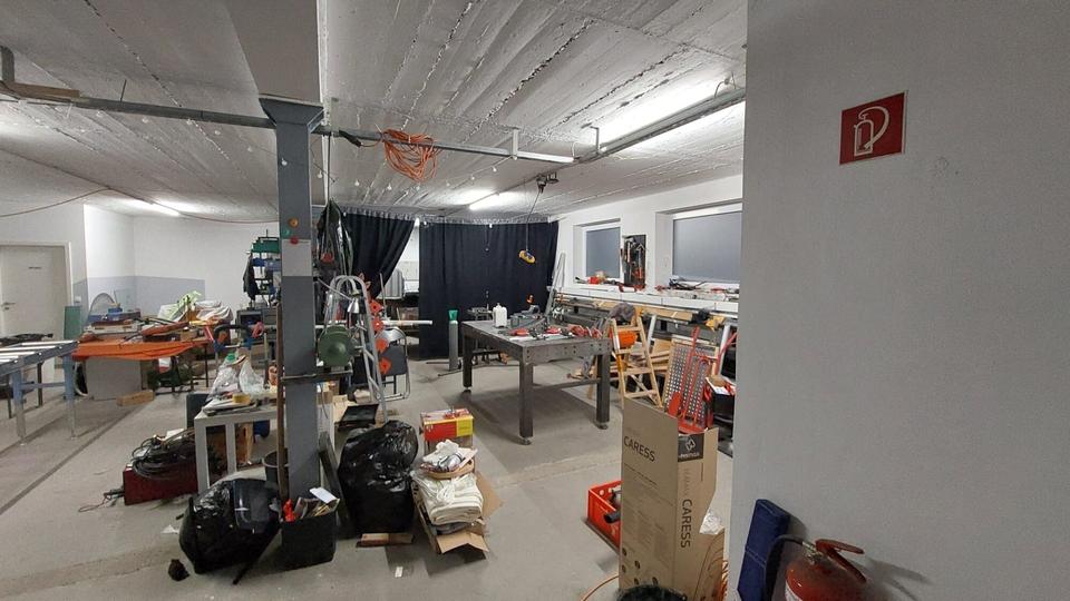 Moderne Lagerhalle zur Miete in Ransbach-Baumbach ab 15.02.2026 zimmer