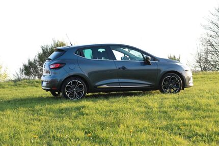 Renault Clio 94.000 km 8.200 &euro; Burgbrohl 56659