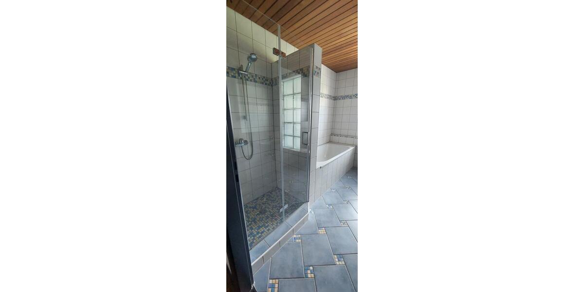 Etagenwohnung Rengsdorf - 4 Zimmer, 127 m&sup2;, 1.150&euro; | Angebot:26679536