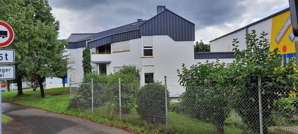 Etagenwohnung Straßenhaus - 4 Zimmer, 132 m&sup2;, 1.320&euro; | Angebot:26283133