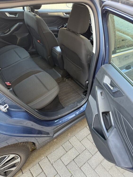 Ford Focus Kombi 42.000 km 20.500 € Miehlen 56355