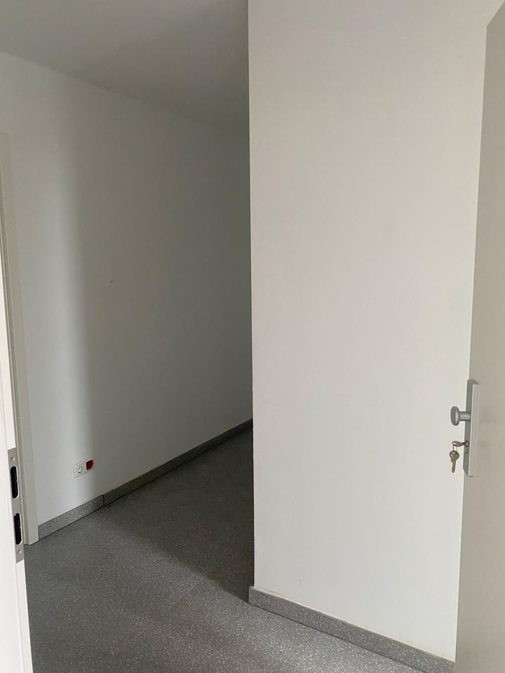 Modernisierte 3-Zimmer Wohnung AUCH NUTZBAR FÜR PRAXIS ODER BÜROS zimmer