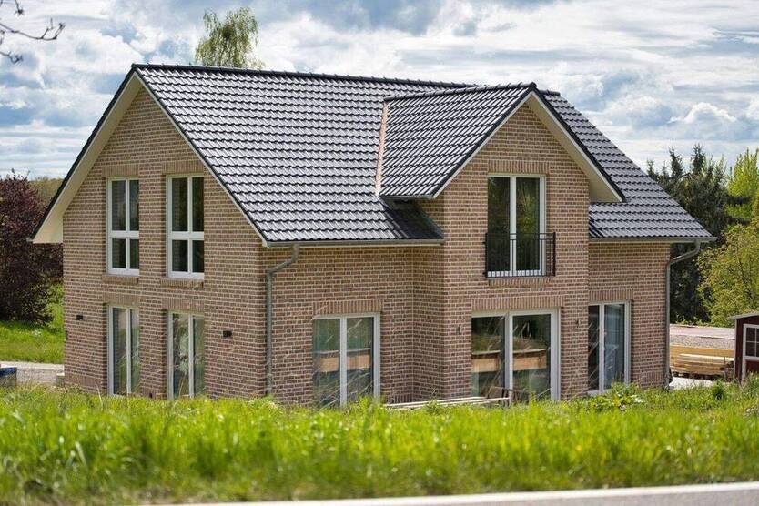 NEUWERTIGES Einfamilienhaus MIT VIEL PLATZ UND HOCHWERTIGER AUSSTATTUNG!