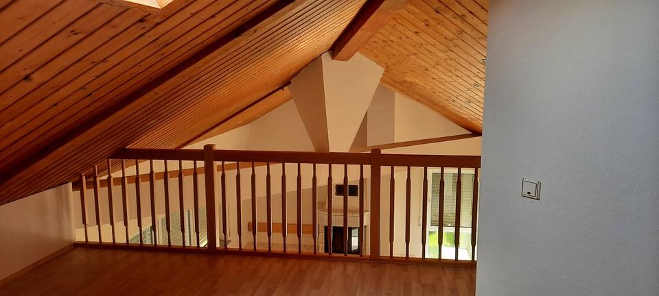 Etagenwohnung Straßenhaus - 4 Zimmer, 132 m&sup2;, 1.320&euro; | Angebot:26283133
