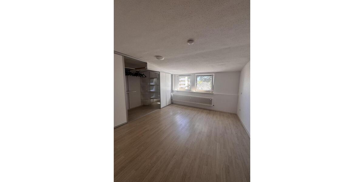 Dachgeschoßwohnung Neuwied - 6 Zimmer, 150 m&sup2;, 1.300&euro; | Angebot:26412451
