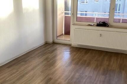 Helle 2-Zimmer-Wohnung mit großem Balkon und Tageslichtbad 2 zimmer