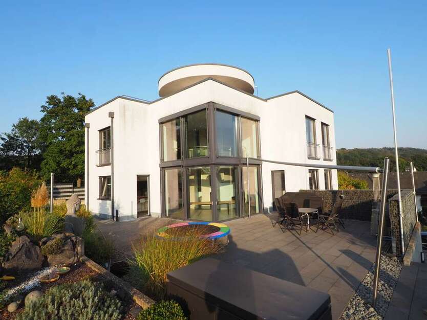 Haus zum Kaufen in Niederelbert 1.100.000 € 332.88 m²