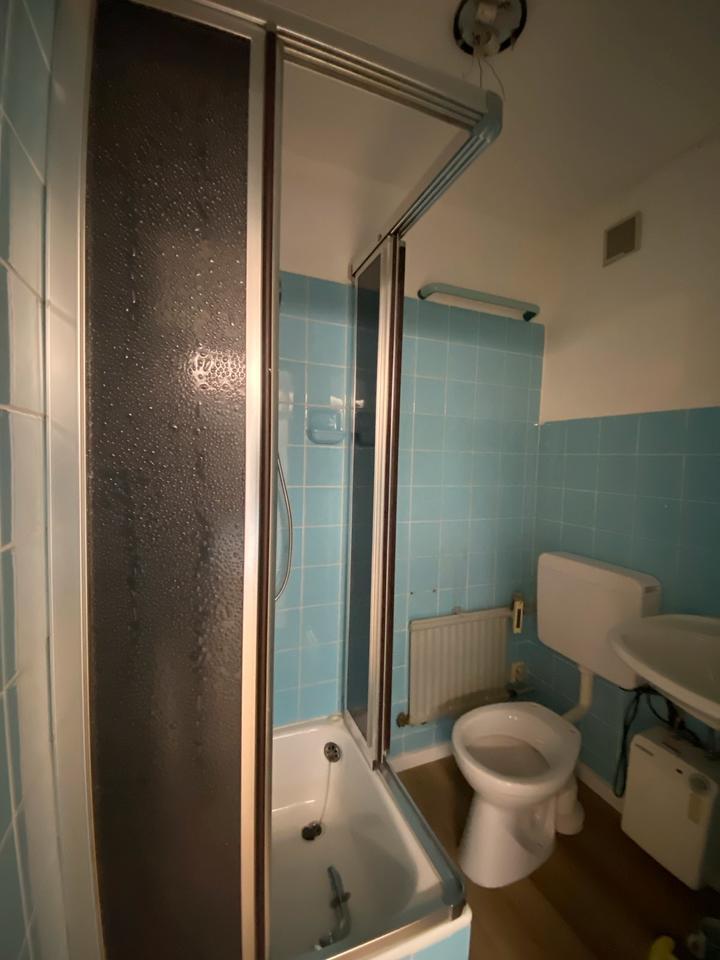 Helle frisch renovierte 2,5 ZKB Wohnung zu vermieten zimmer