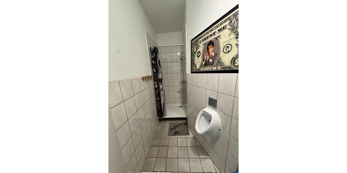 Gewerbefläche mit Büro, Sanitärbereich & großem eingezäuntem Hof zimmer