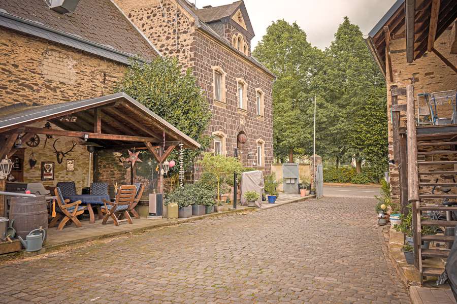 Haus zum Kaufen in Naunheim 320.000 € 195 m² 7 zimmer