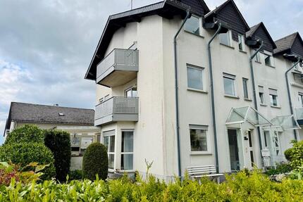 Gepflegtes Einfamilienhaus mit Garten und Garage