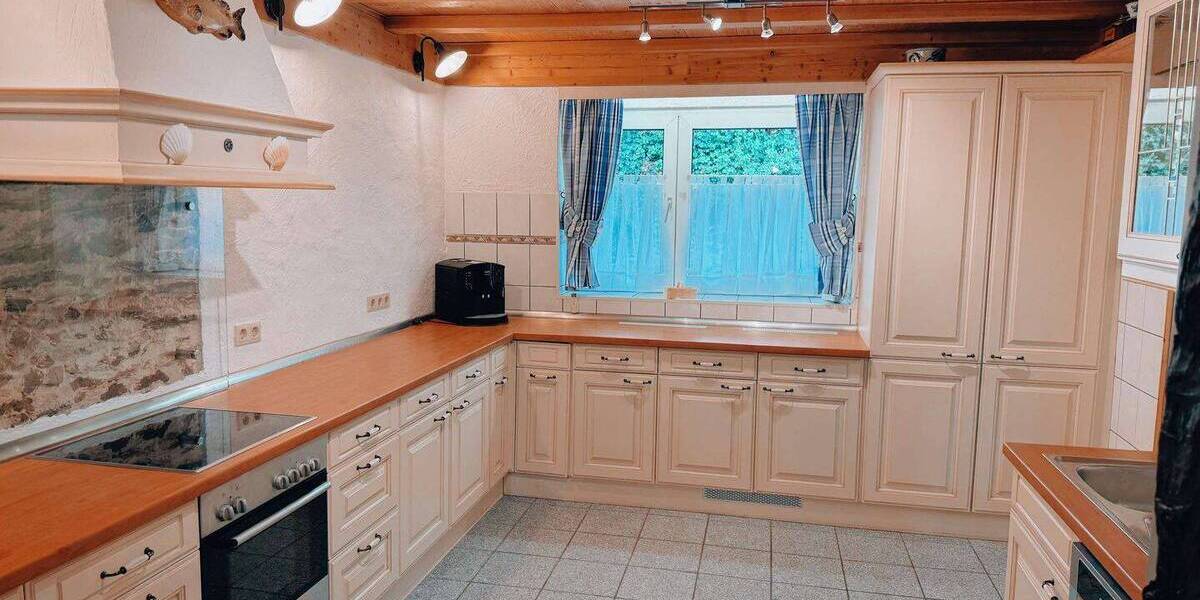 Charmantes und gepflegtes 1-2 Familienhaus in toller Lage 8 zimmer