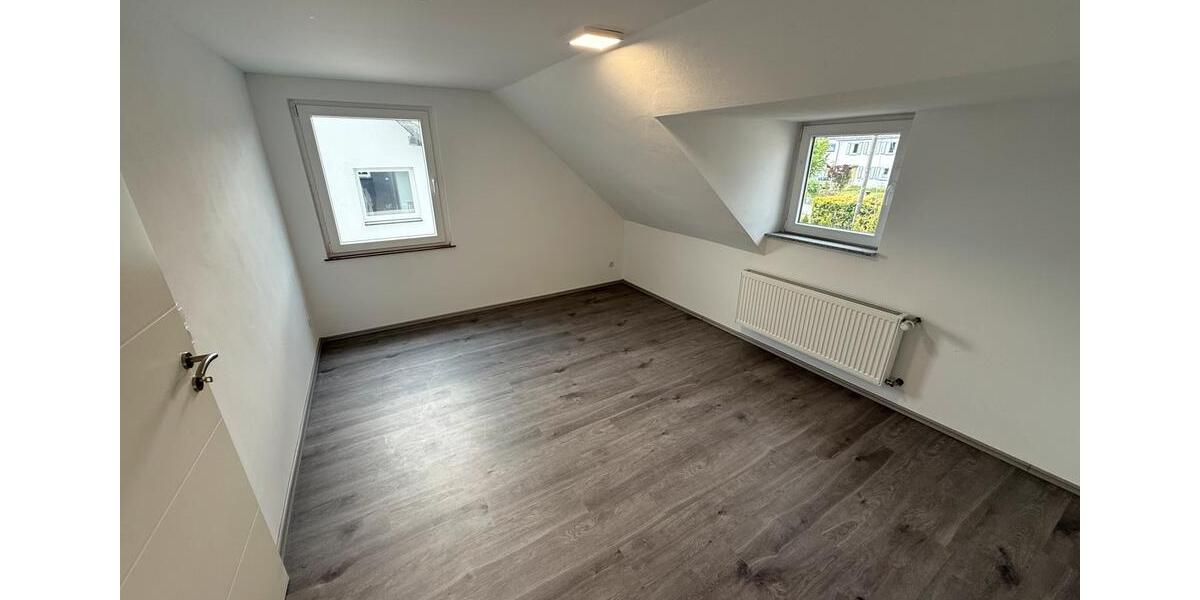 Dachgeschoßwohnung Neuwied - 3 Zimmer, 84 m&sup2;, 780&euro; | Angebot:26443952