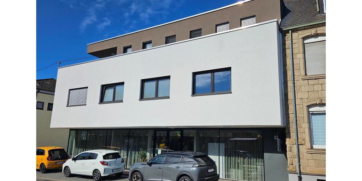 Vielseitig nutzbare Laden-Bürofläche mit großer Fensterfront und Parkplatz zimmer