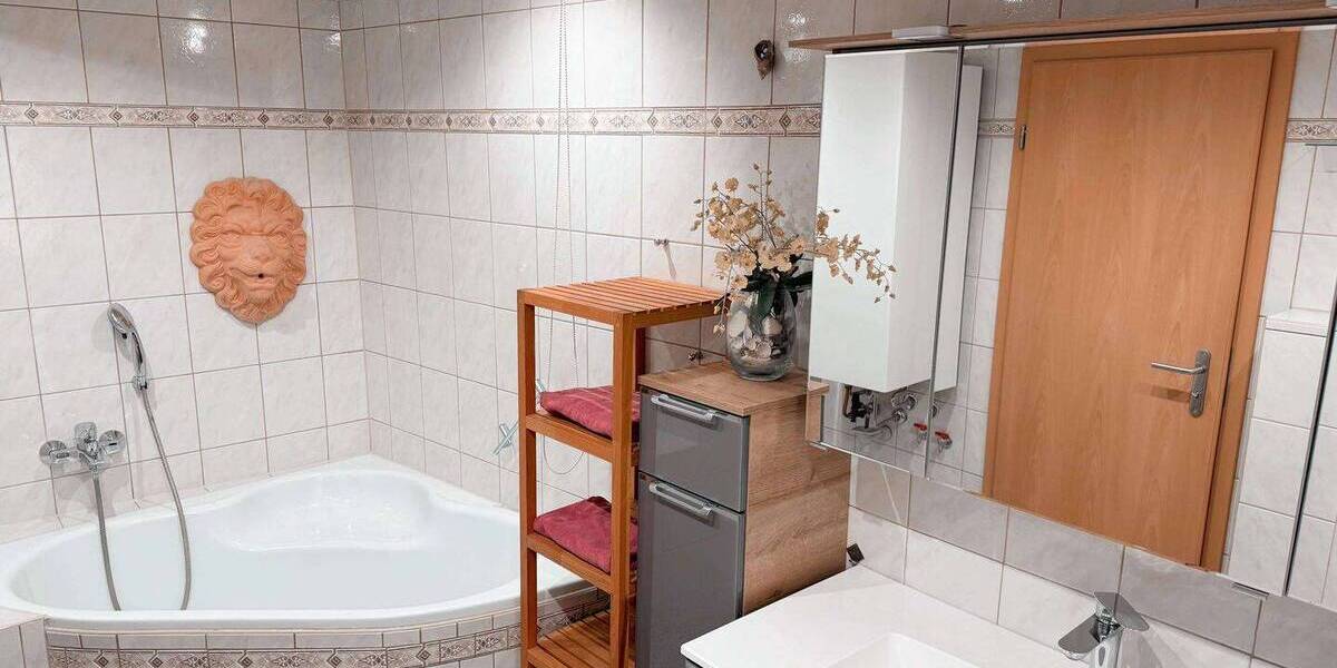 Charmantes und gepflegtes 1-2 Familienhaus in toller Lage 8 zimmer