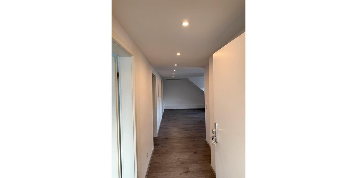 Dachgeschoßwohnung Neuwied - 3 Zimmer, 84 m&sup2;, 780&euro; | Angebot:26443952