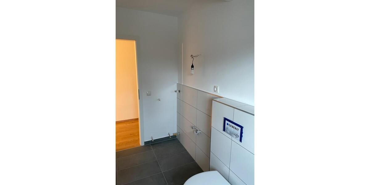 Erstbezug nach Sanierung - Großzügige 4-Zimmer-Wohnung DG 4 zimmer