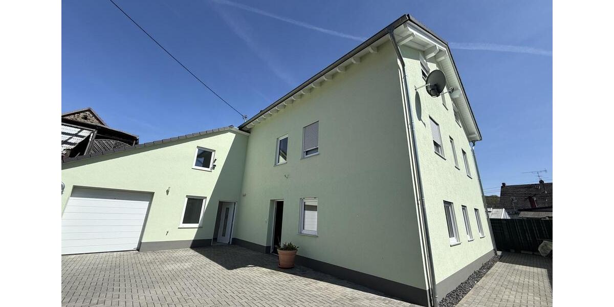 Erdgeschoßwohnung Urmitz - 3 Zimmer, 90 m&sup2;, 1.050&euro; | Angebot:26339550