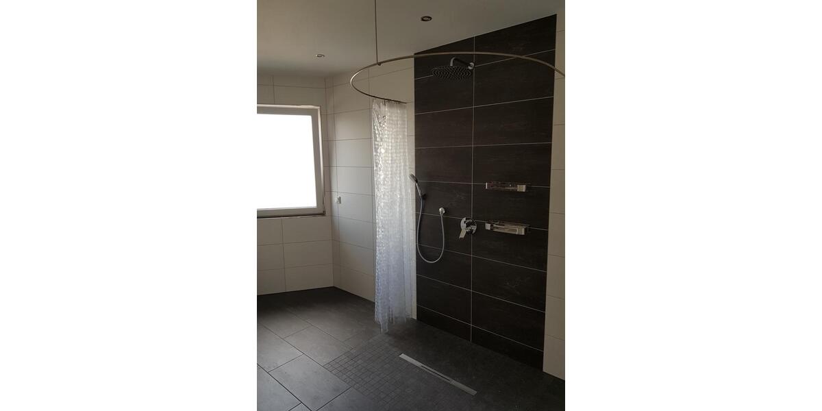 Moderne und zentral gelegene Haushälfte zu vermieten 7 zimmer