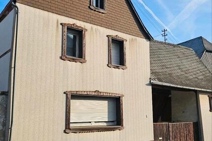 Einfamilienhaus halle und Nebengebäude zimmer