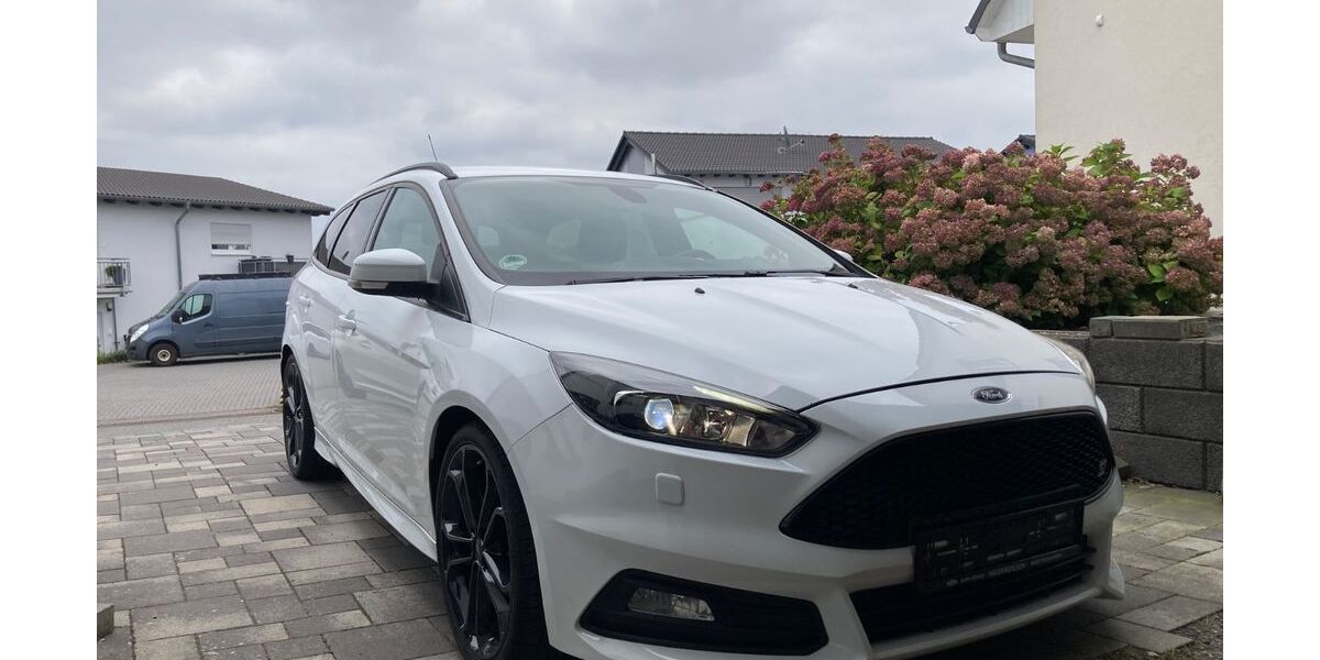 Ford Focus 153.000 km 11.500 € Wassenach 56653