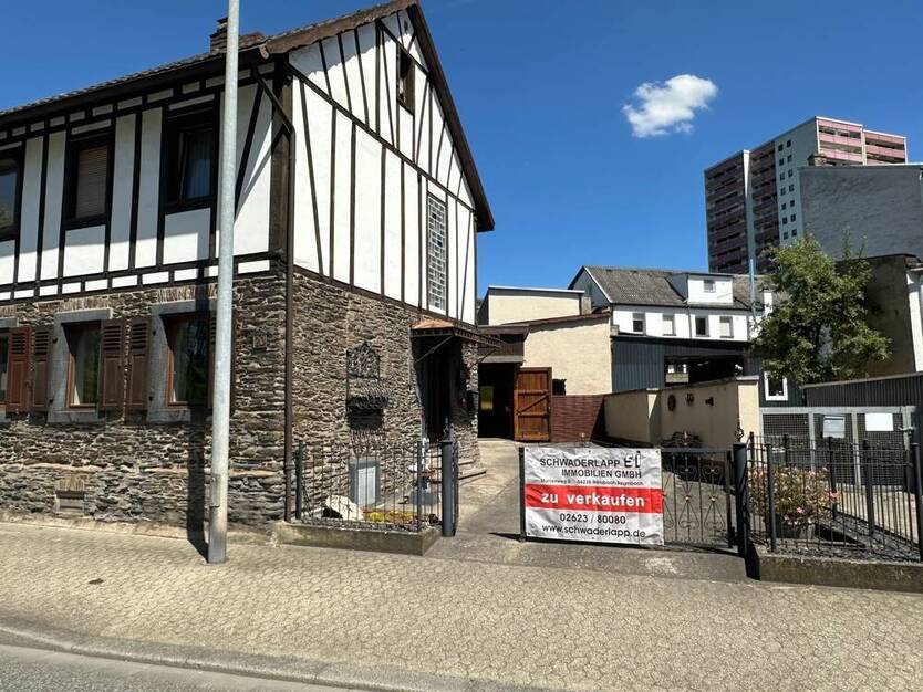 Solides Einfamilienhaus am Stadtrand - Haus mit Historie und Garten