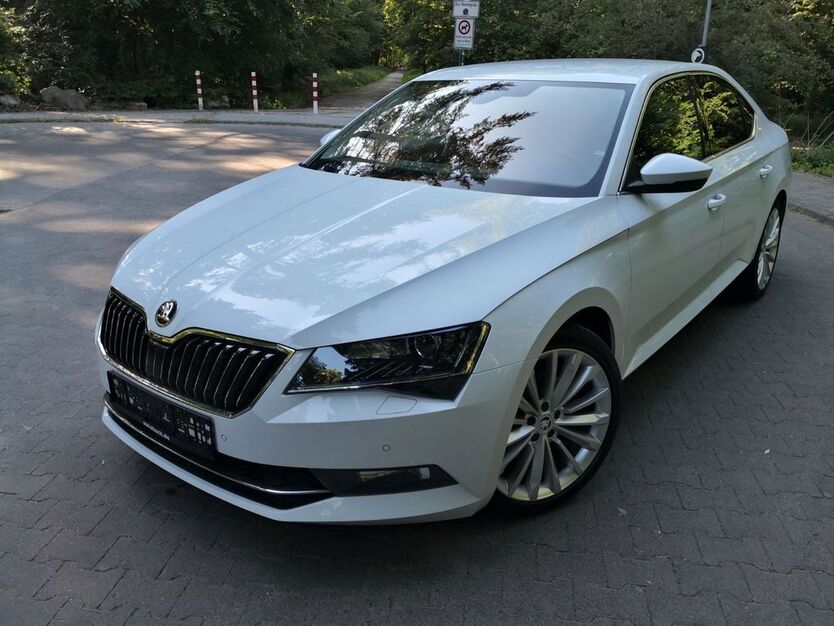 Skoda Superb 75.000 km 19.990 € Diez 65582