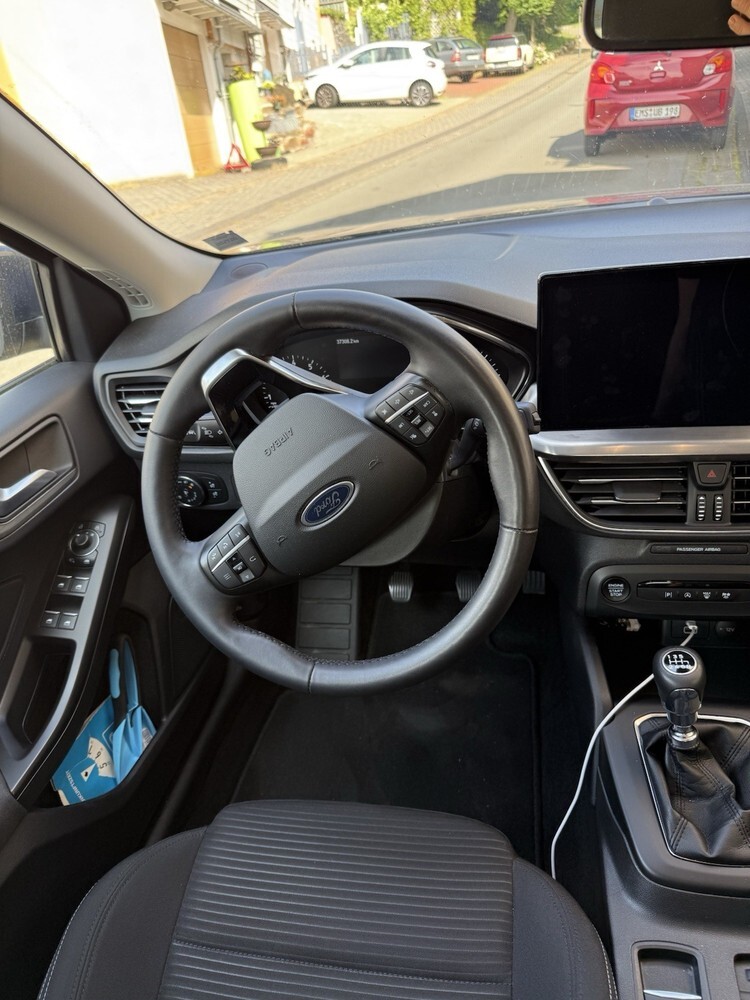 Ford Focus Kombi 42.000 km 20.500 € Miehlen 56355