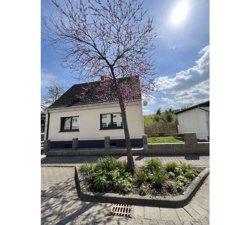 Haus zum Kaufen in Andernach-Namedy 315.000 € 100 m²